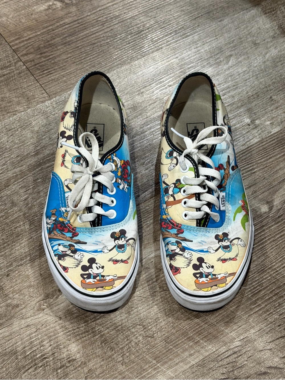 Vans x Disney Rare Limited Edition Mickey Mouse Aloha Sneakers 9 M 10.5 W